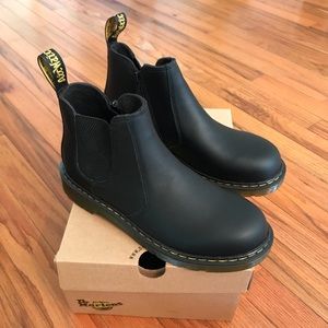 DR. MARTENS Greasy Chelsea Style BRAND NEW